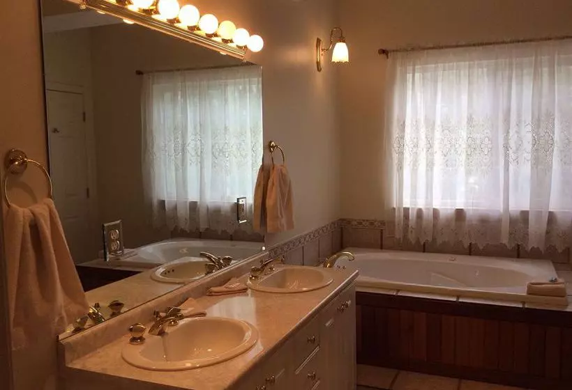 فندق Handys Extended Stay Suites Colchester