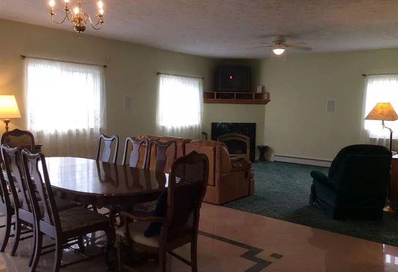 فندق Handys Extended Stay Suites Colchester