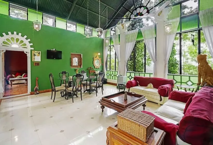 هتل Indeco Lake Forest