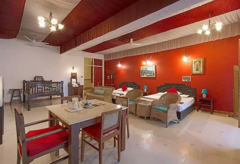 هتل Indeco Lake Forest