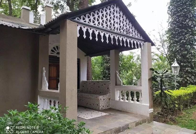 هتل Indeco Lake Forest