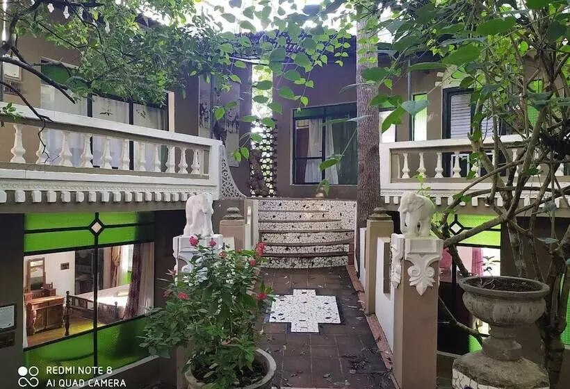 هتل Indeco Lake Forest