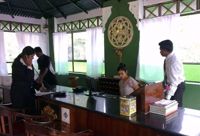 هتل Indeco Lake Forest