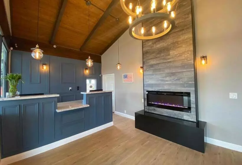 בית מלון כפרי Inn At Highway 1