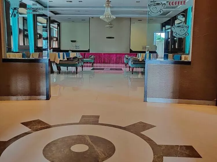 Hotelli Collection O Reeva Regency