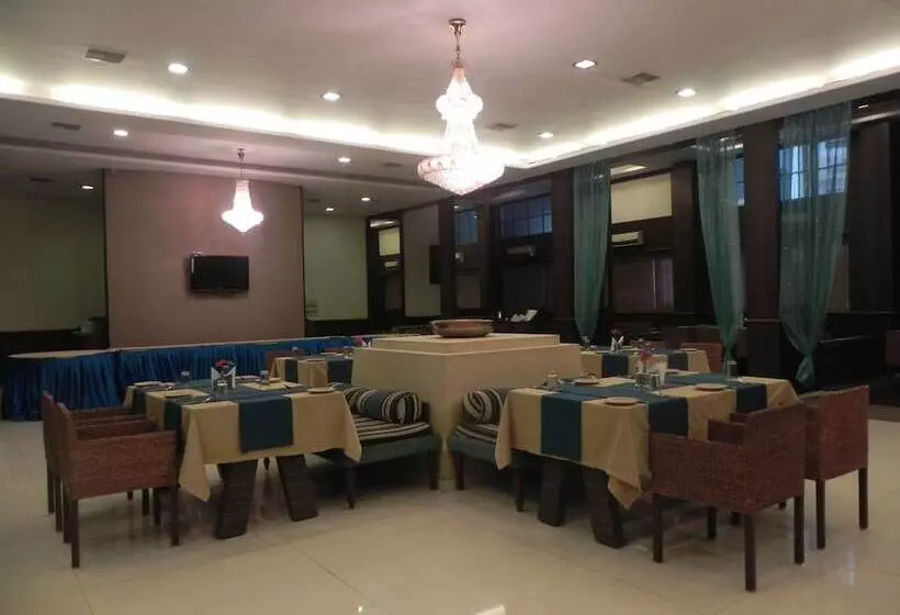 Hotelli Collection O Reeva Regency