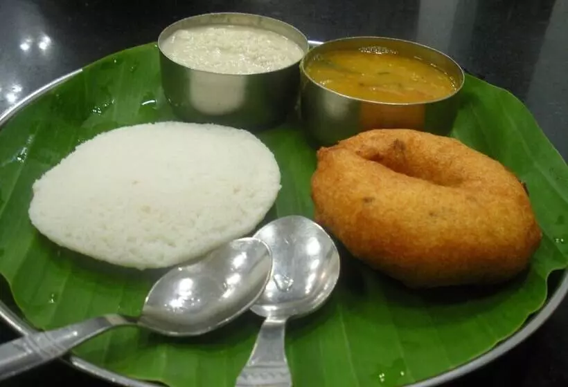 Hotelli Collection O Reeva Regency