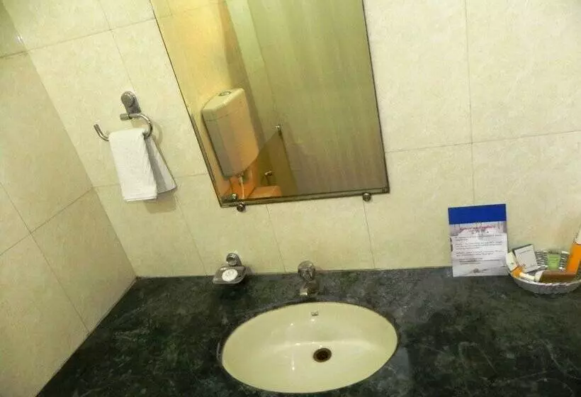 Hotelli Collection O Reeva Regency