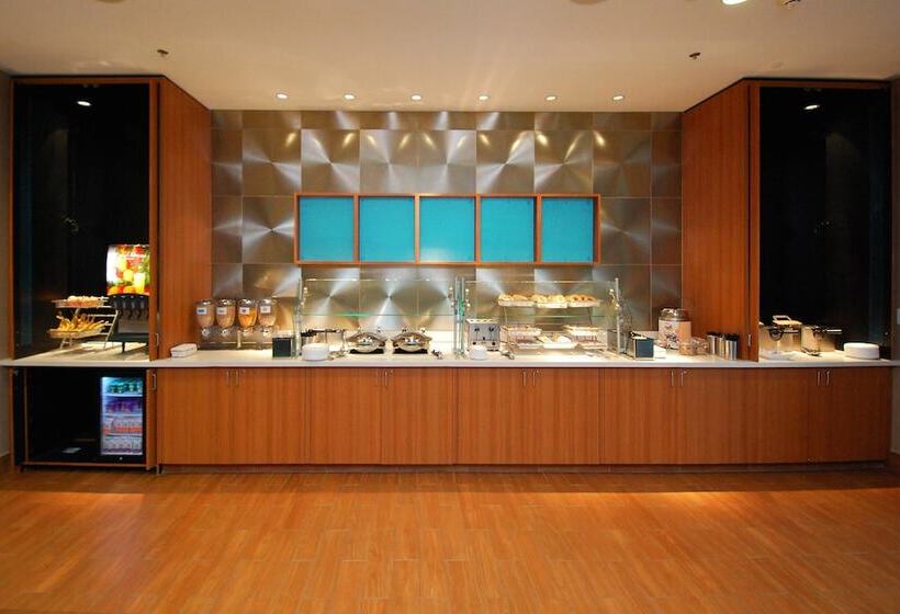 فندق Springhill Suites By Marriott Las Vegas North Speedway