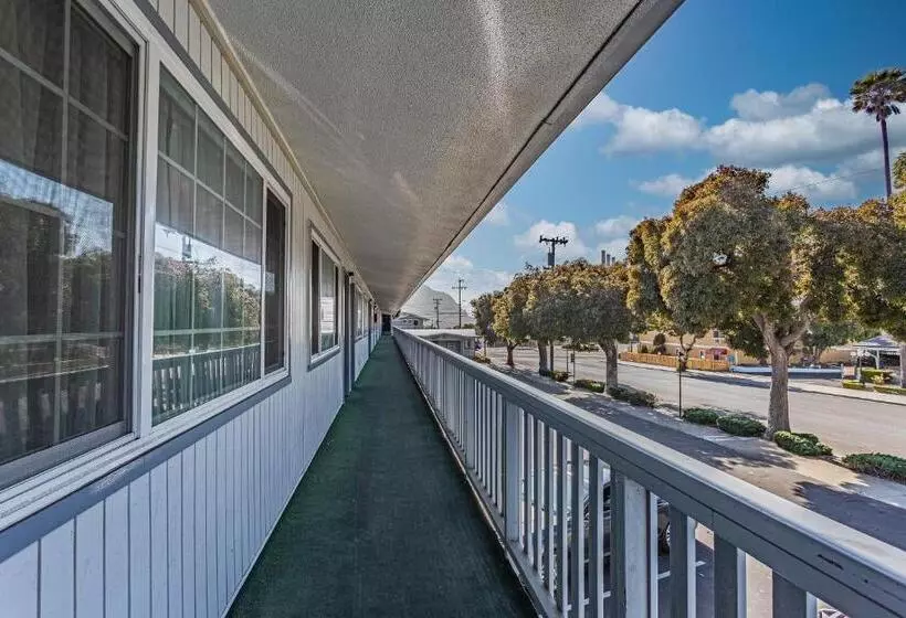 Motelli Coastal Breeze Inn