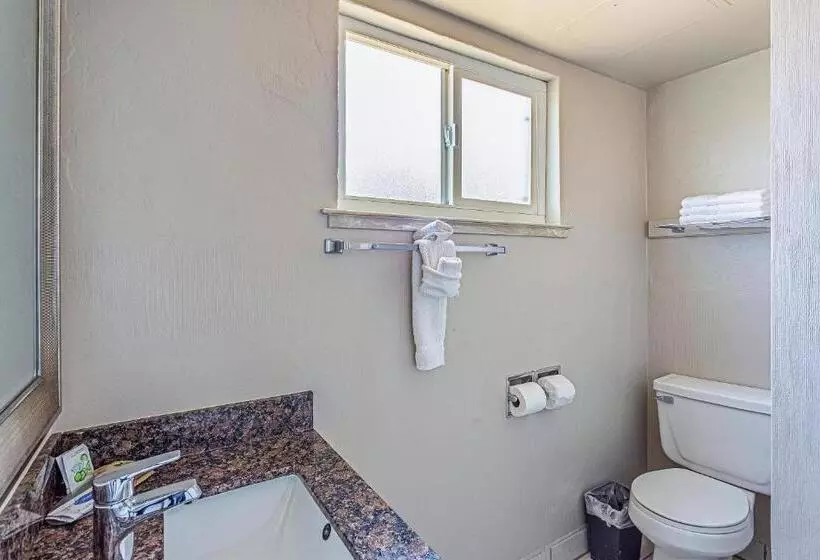 Motelli Coastal Breeze Inn