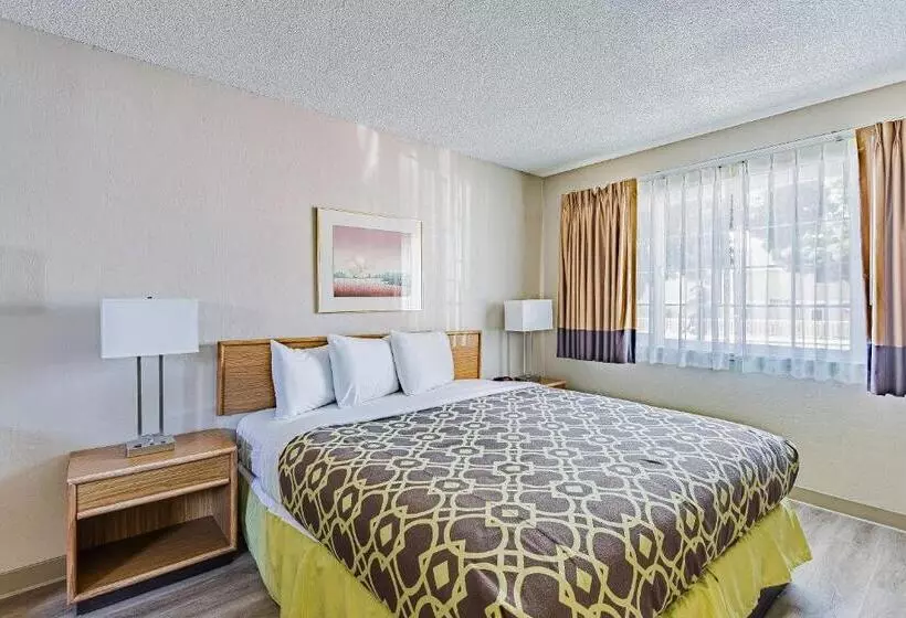 Motelli Coastal Breeze Inn