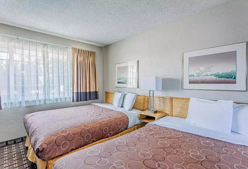 Motelli Coastal Breeze Inn