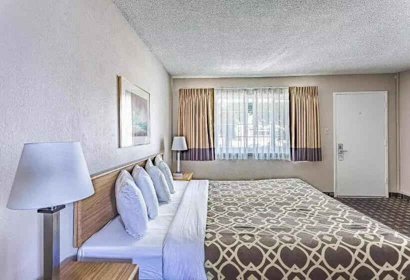 Motelli Coastal Breeze Inn