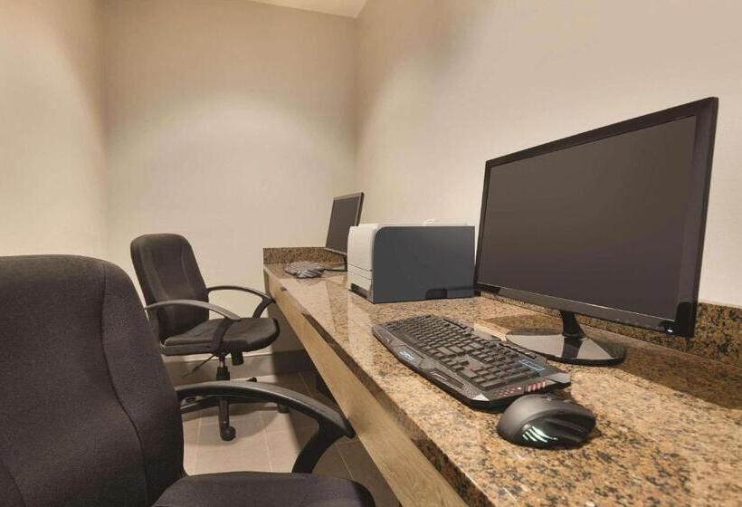 בית מלון כפרי Country Inn & Suites By Radisson, Madison, Al