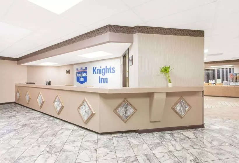Отель Knights Inn Roanoke