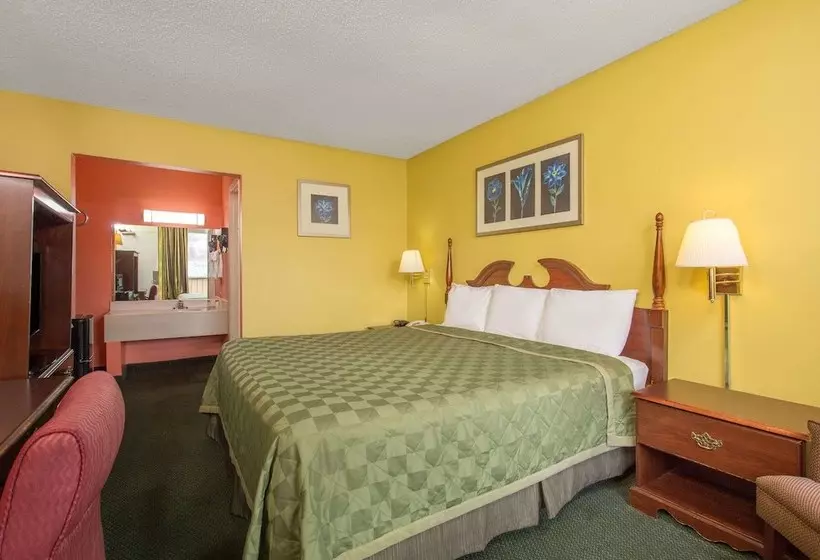 Отель Knights Inn Roanoke