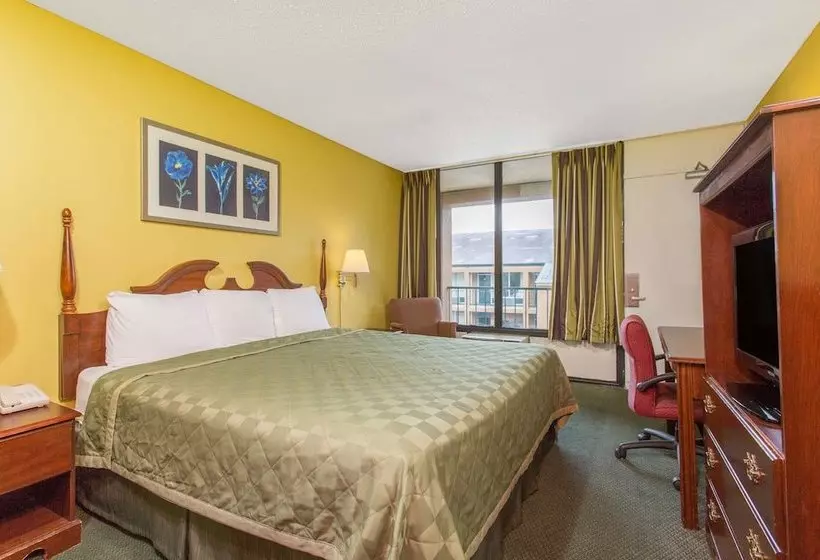 Отель Knights Inn Roanoke