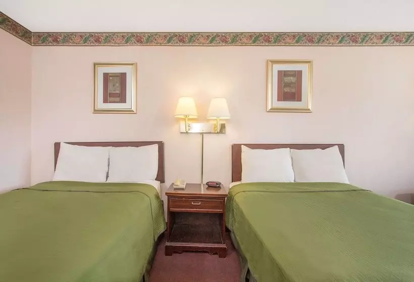 Отель Knights Inn Roanoke