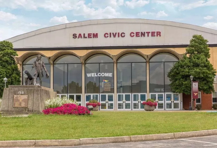 Отель Knights Inn Roanoke