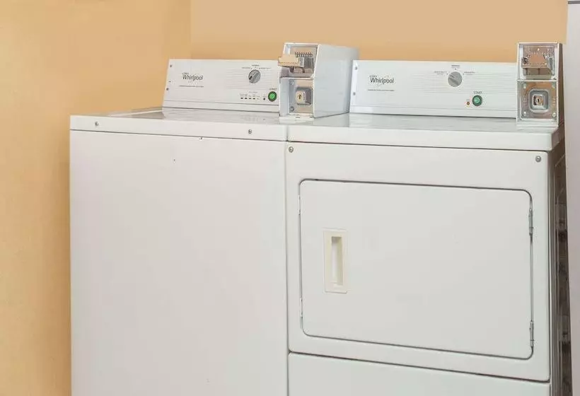 Отель Knights Inn Roanoke