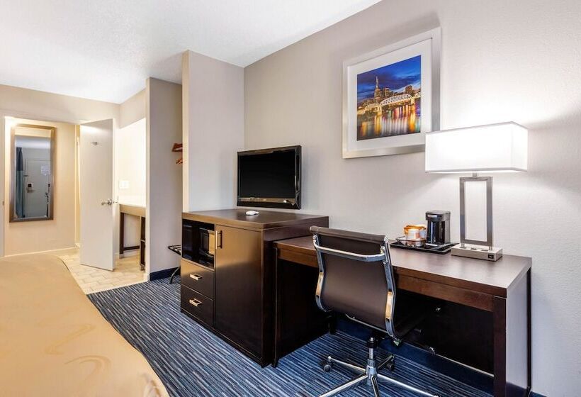 Отель Quality Inn