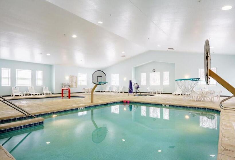 Отель Cobblestone Suites  Ripon