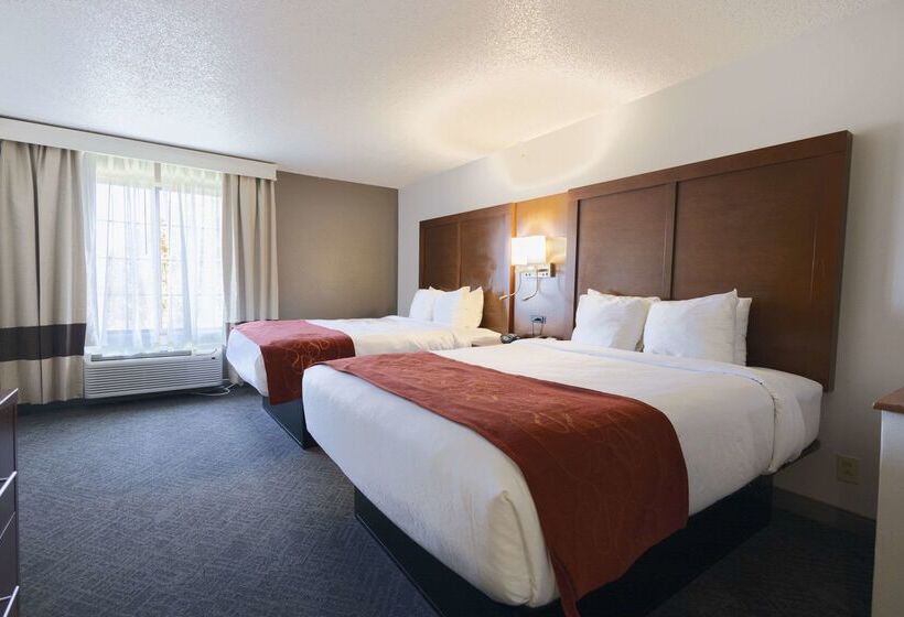 호텔 Comfort Suites