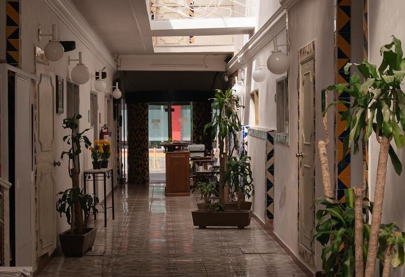 هتل Condesa Americana