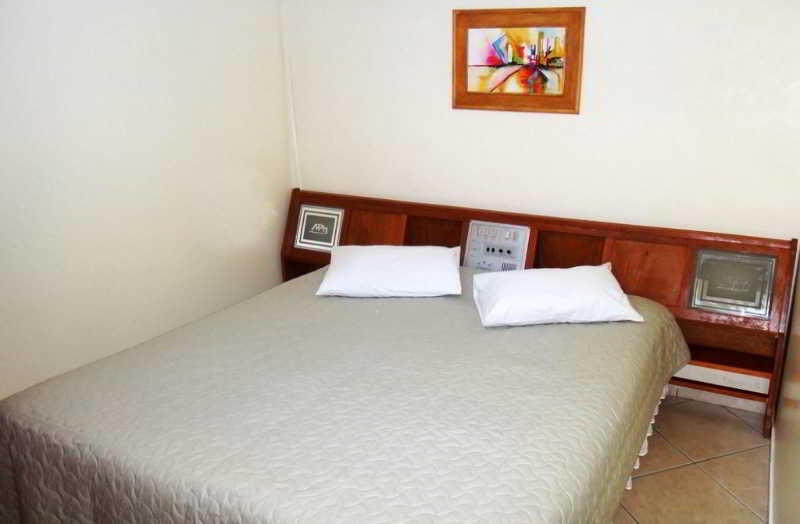 Отель Harbor Self Inn Medianeira