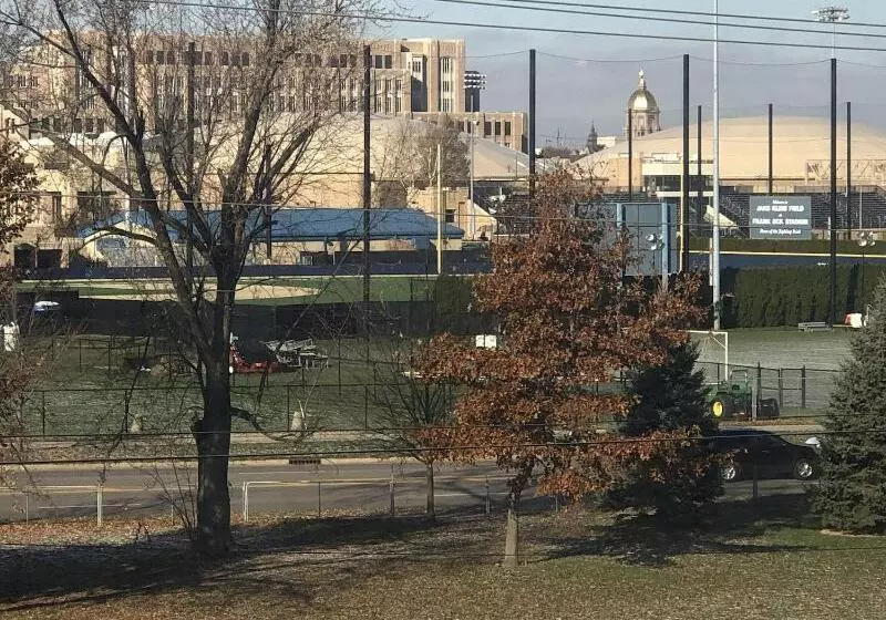 호텔 Ivy Court Inn And Suites