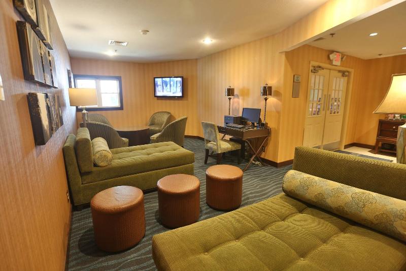 호텔 Ivy Court Inn And Suites