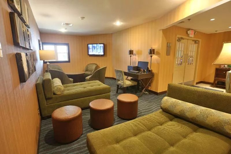 호텔 Ivy Court Inn And Suites