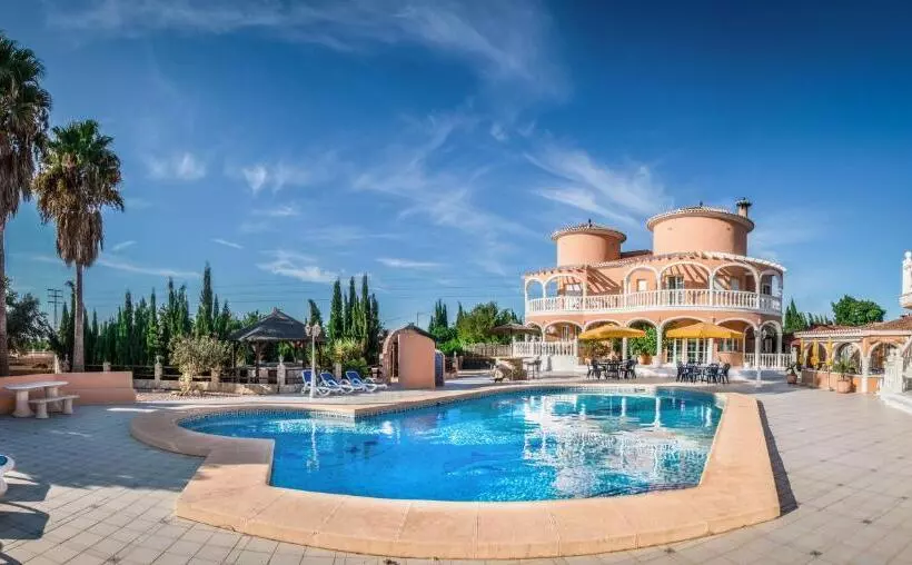 Отель Pensión Los Caballos