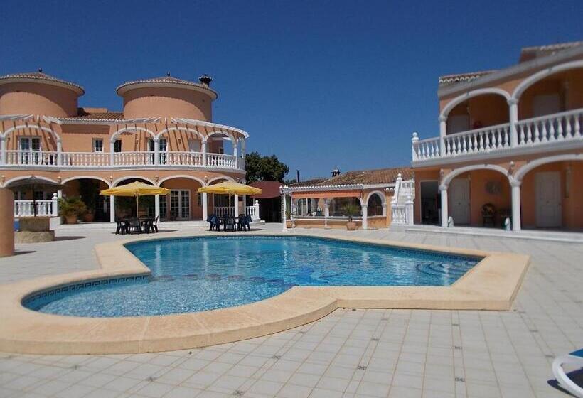 هتل Pensión Los Caballos