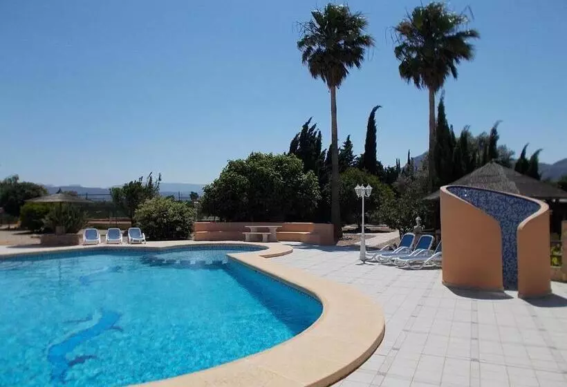 Отель Pensión Los Caballos