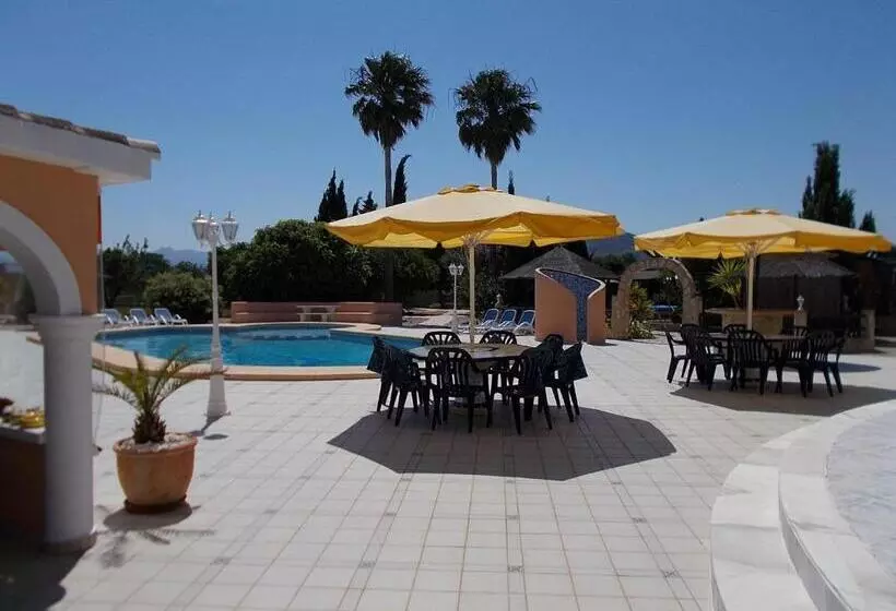 Отель Pensión Los Caballos