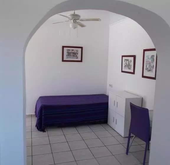 Отель Pensión Los Caballos