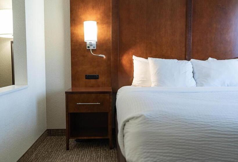 בית מלון כפרי Rapid River Lodge