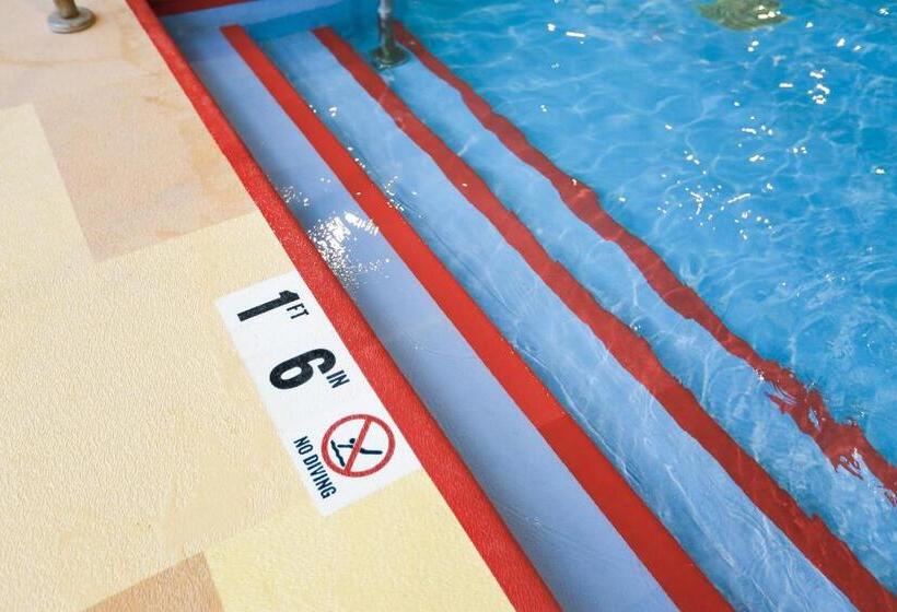 בית מלון כפרי Rapid River Lodge