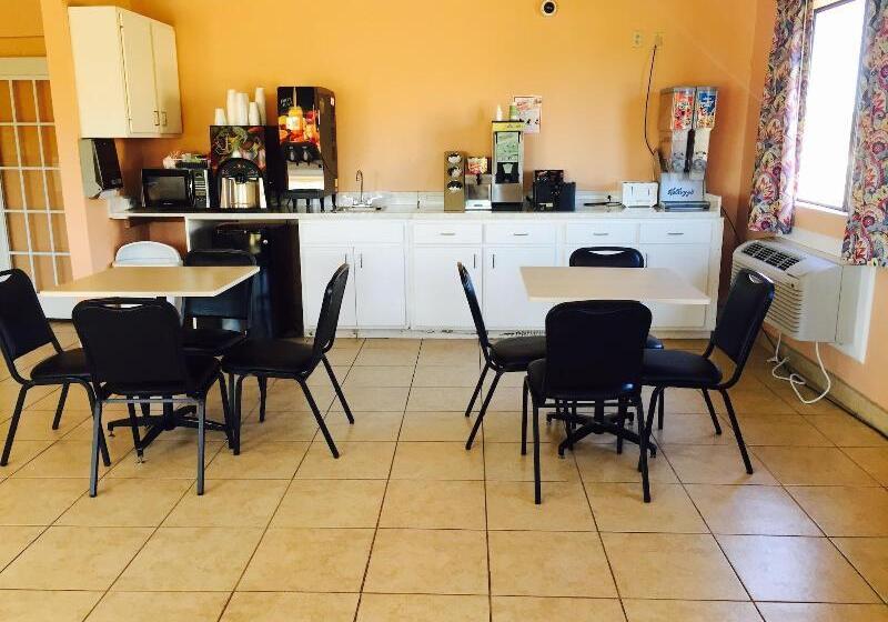 Отель Texas Inn And Suites Lufkin