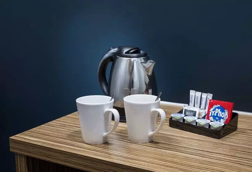 هتل Travelodge Edinburgh Central Waterloo Place