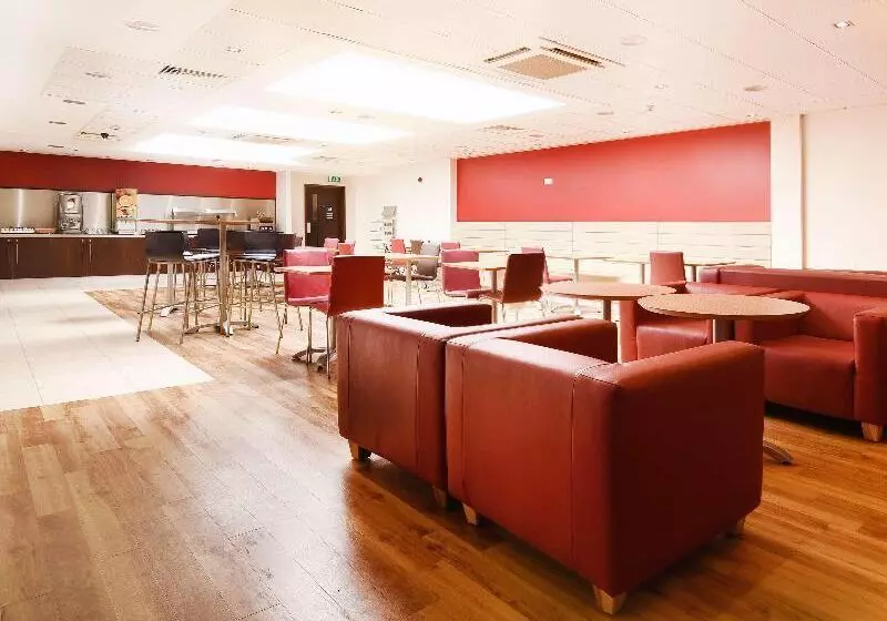 Отель Travelodge London Bethnel Green