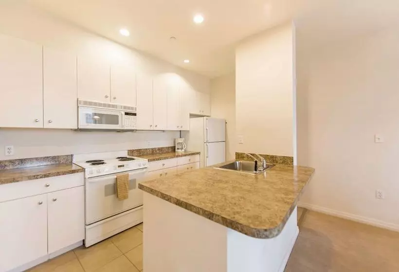 Oakwood At One India Street