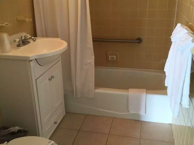 Four Winds Condo Motel