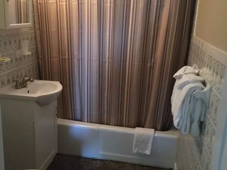 Four Winds Condo Motel