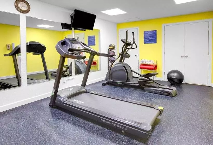 호텔 Days Inn By Wyndham Okemah