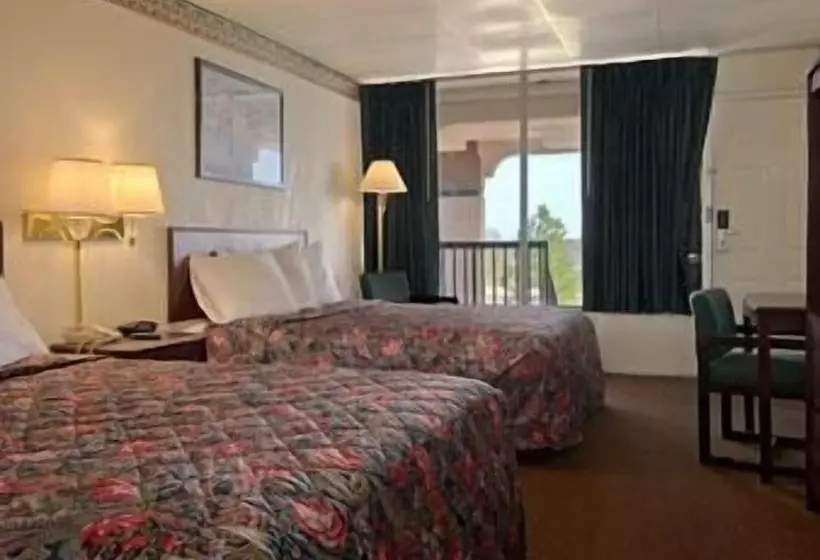 호텔 Days Inn By Wyndham Okemah