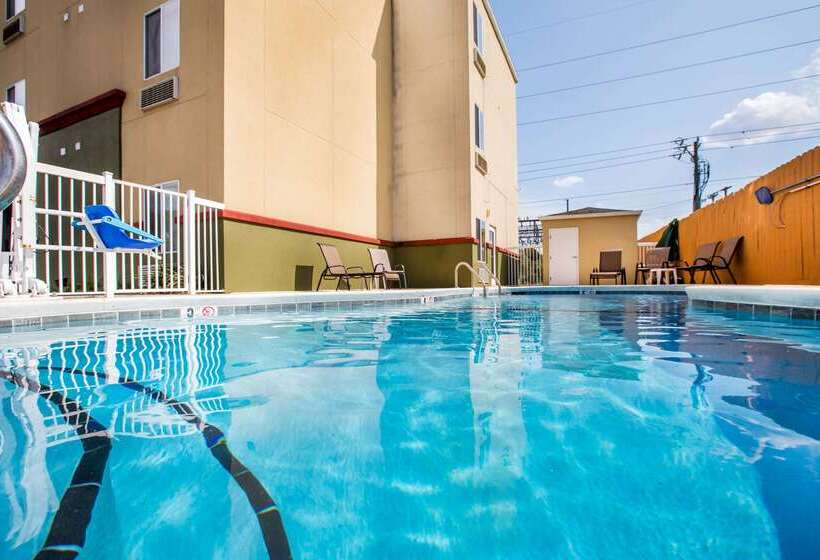 בית מלון כפרי Econo Lodge