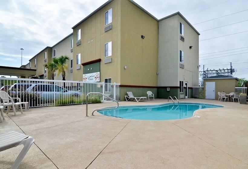 בית מלון כפרי Econo Lodge